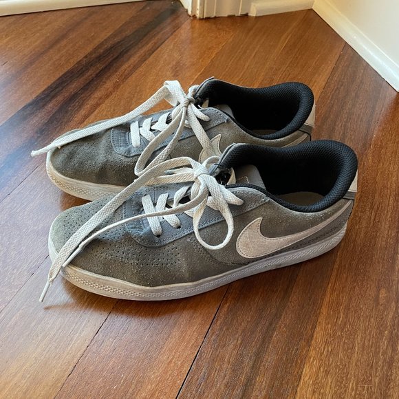 Nike SB Sz 6.5 Gray Suede Sneaker - Picture 2 of 9